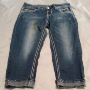 Size 7 Almost Famous Blue Cropped Capri Jeans
